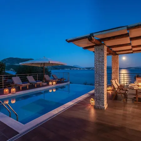Villa Seafront Marine With Private Sea Access - Iris Lefkada *