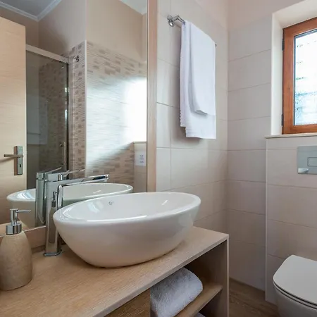 Villa Seafront Marine With Private Sea Access - Iris Lefkada