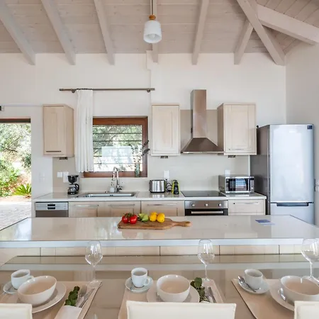 Iris Lefkada - Marine With Private Sea Access *