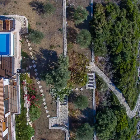 Iris Lefkada - Marine With Private Sea Access