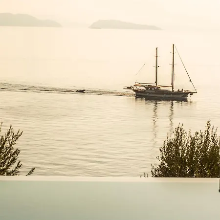 Seafront Marine With Private Sea Access - Iris Lefkada *