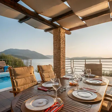 Villa Seafront Marine With Private Sea Access - Iris Lefkada
