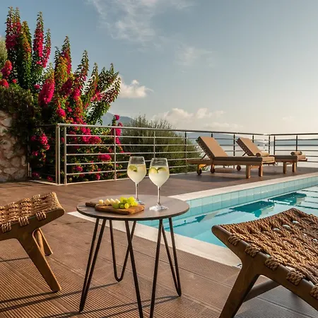 Vila Seafront Marine With Private Sea Access - Iris Lefkada Sivota