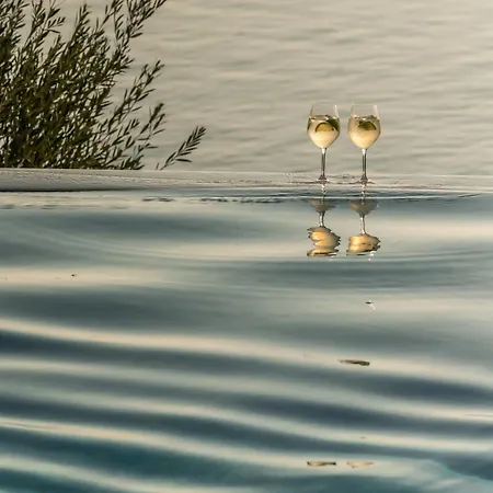Villa Seafront Marine With Private Sea Access - Iris Lefkada